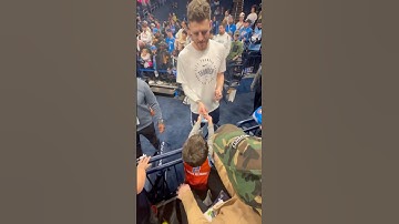 Oklahoma City Thunder star Isaiah Hartenstein gets a card from one of his biggest fans