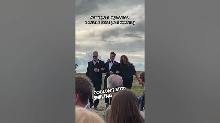 High school students surprised their teacher at his wedding ❤️ - DayDayNews