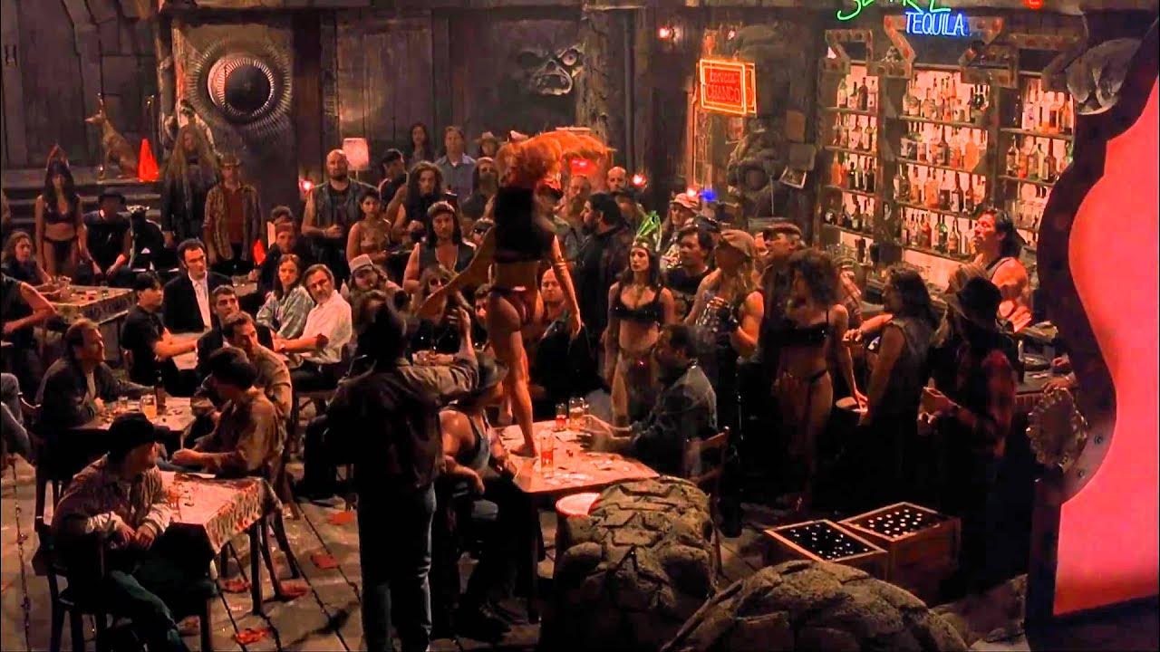 Сальма хайек от заката до рассвета. Titty twister от заката до рассвета. Тарантино от заката до рассвета. Бар титти твистер от заката до рассвета. Бар титти твистер от заката до рассвета.