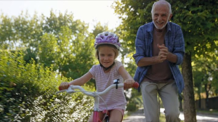 Nonni pilastro delle famiglie italiane: 74% si occupa dei nipoti