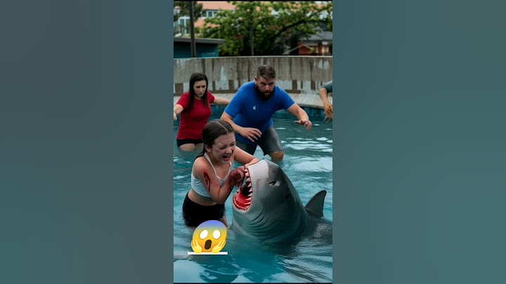 شاهد قرش يعض فتاة وسط بركة مائية اوشخاص يحاولون مساعدتها وهي تبكي #shark #قرش #حوت #فتاة #الماء #ماء