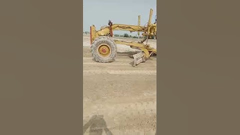 leveling and grading with grader embankment top