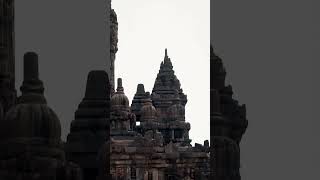 Candi Prambanan adalah komplek candi Hindu terbesar di Indonesia