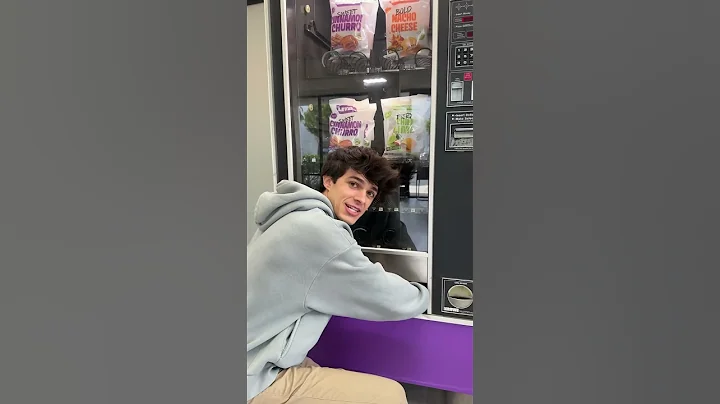 HOW TO GET FREE SNACKS FROM A VENDING MACHINE!! Don’t share this secret with anyone!!