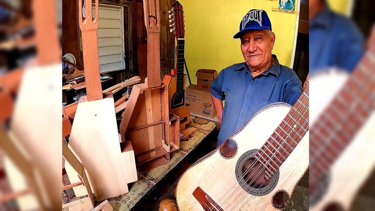 el Verdadero Artesano de Cuatros ❤ a Machete y Sin Máquinas.. con sus Manos.. de un Tronco.. Saca un
