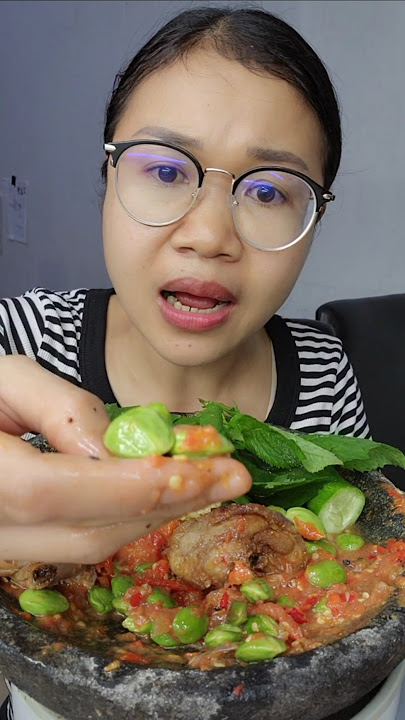 Menurut kalian pete bau gak sih 😁 #mukbang