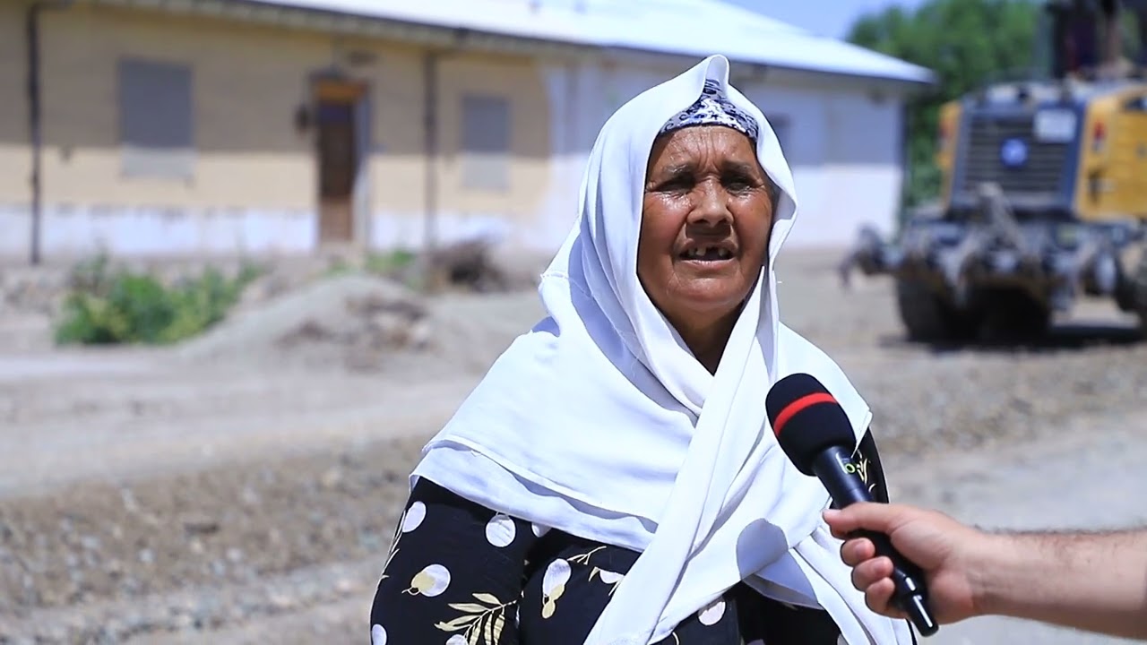 Ҳазорасп туманида йўлларни таъмирлаш ишлари жадаллик билан олиб борилмоқда.