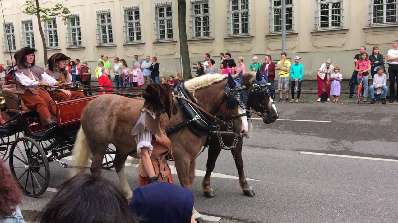 Ludwigsburger Pferdemarkt 5-6-2016 - YouTube