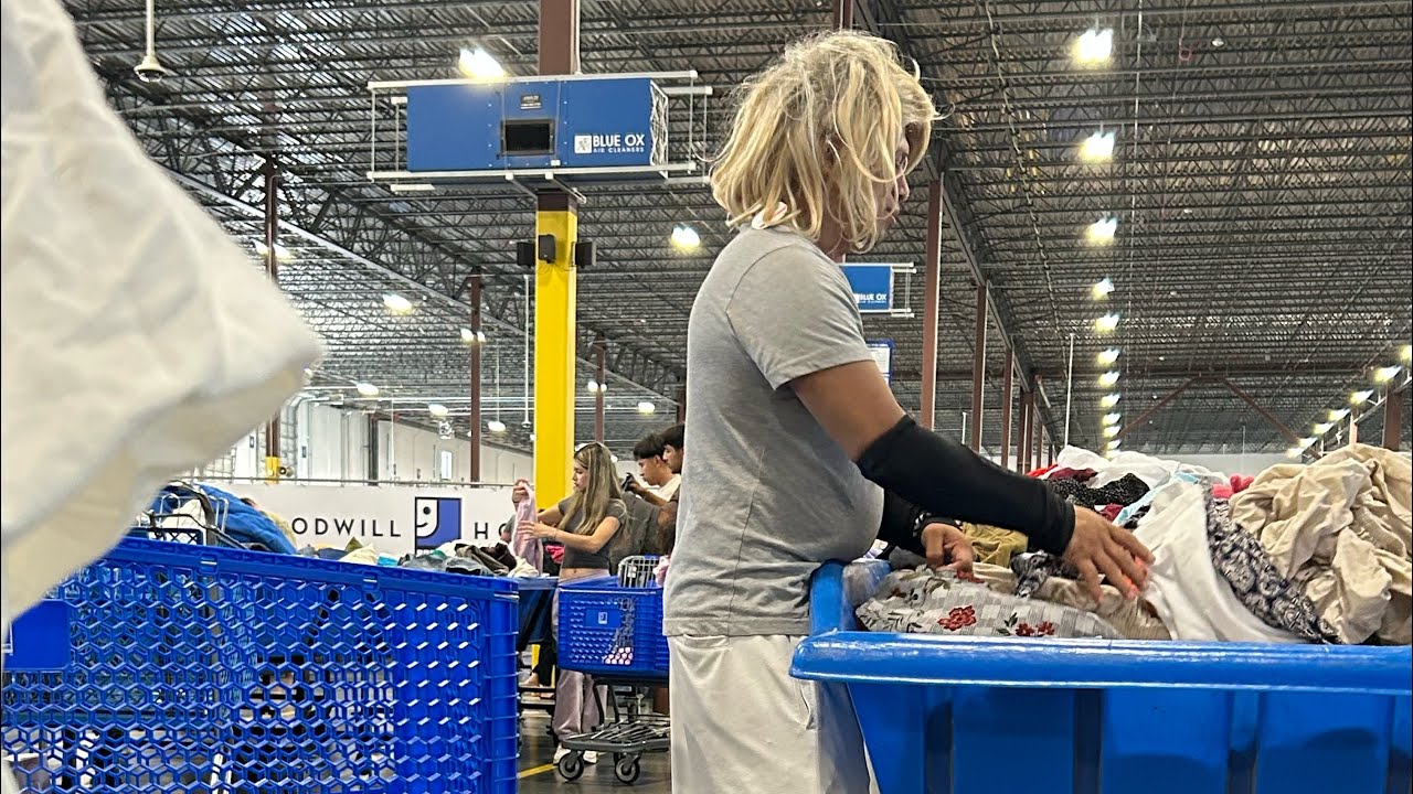 The Houston Bins are DIFFERENT... (7 Day Sourcing Trip)