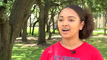 FAU scholarship student starts community organization for first generation college students