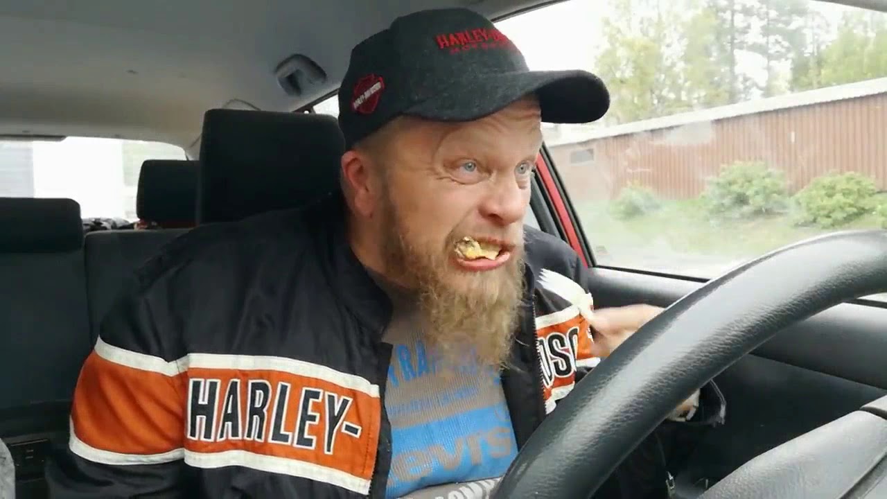 LEVÄSEN GRILLI. Testissä mahottoman kokonen annos. Mitenhän tässä käy. .