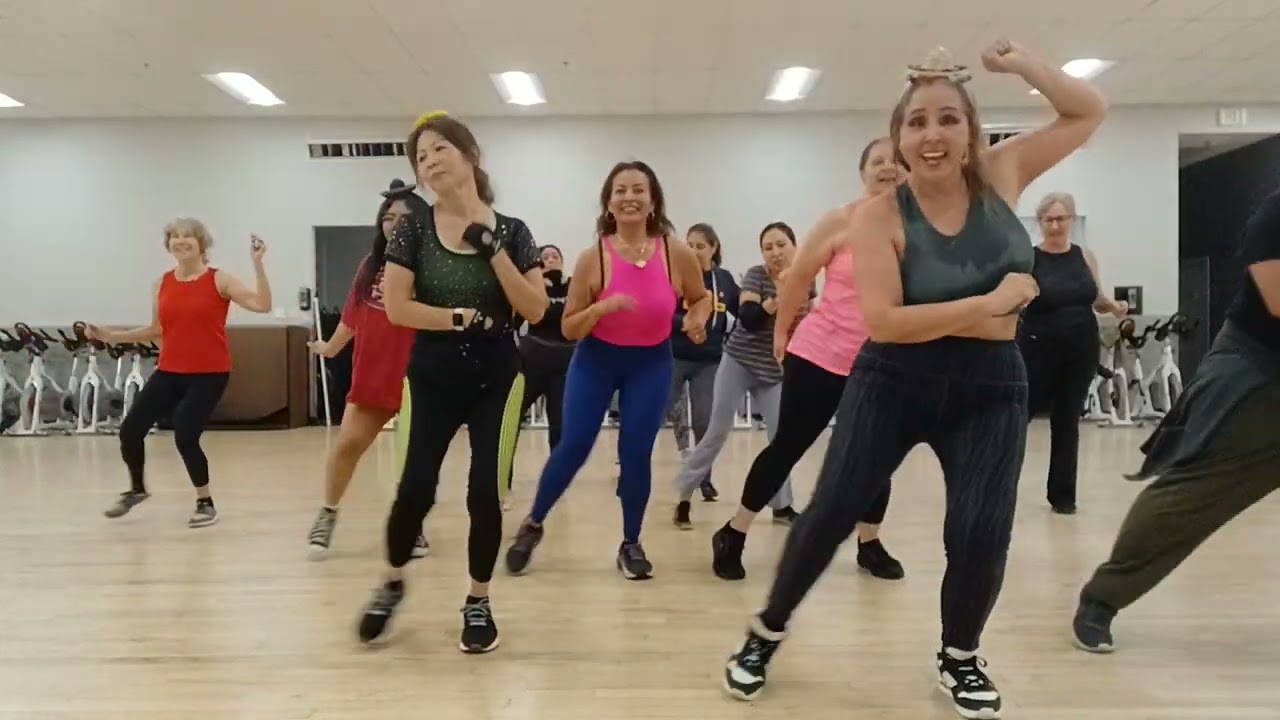 La Cumbia de los Pajaritos.  Zumba choreo.