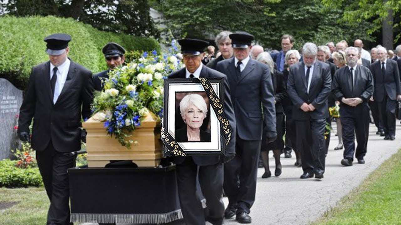 Françoise Hardy : Une longue file a défilé pour envoyer la chanteuse une dernière fois au cimetière - YouTube