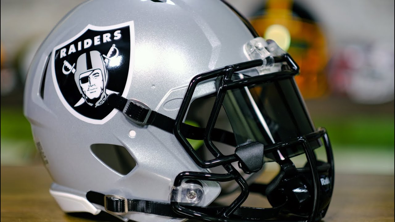 Oakland Raiders Riddell Chrome Alternate Speed Replica Helmet Unsigned –  Super Sports Center