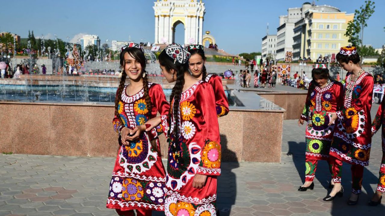 Душанбе в контакте. Атлас чакан. Курта чакан таджикский. Курта чакан 2022. Чакан Душанбе.