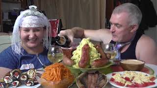 видео: MUKBANG RUSSIA|MASHED POTATOES|ГОДОВЩИНА|ПЮРЕШКА|КОЛБАСКИ,РУЛЕТ,МОРКОВЬ,СЕЛЕДКА ПОД ШУБОЙ и ШАМПУСИК картинка: MUKBANG RUSSIA|MASHED POTATOES|ГОДОВЩИНА|ПЮРЕШКА|КОЛБАСКИ,РУЛЕТ,МОРКОВЬ,СЕЛЕДКА ПОД ШУБОЙ и ШАМПУСИК