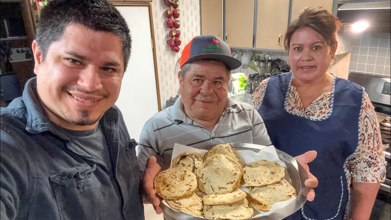 Gorditas De Maseca Rellenas De Chicharrón Con Nopales Super Sabrosas!🌵🐖