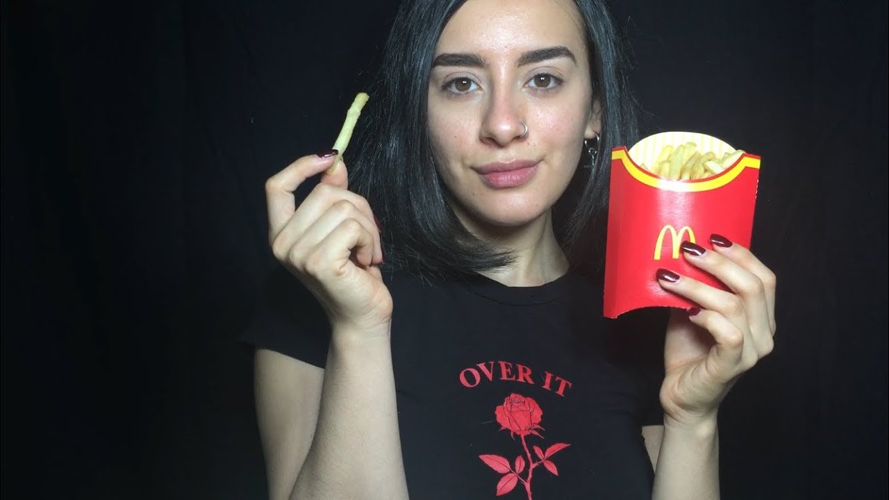 ASMR EN ESPAÑOL . COMIENDO MCDONALD'S (MUY SAD)