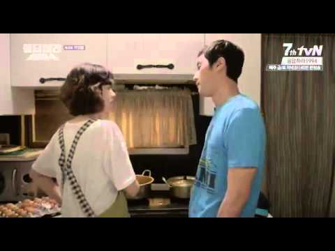 응답하라 1994) 응사 나정의 이마를 만지며 나정의 아픈마음을 알아주는  다정한 정우      니 아프다고