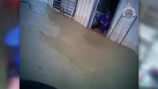 Наводнение в Квинсленде: по пояс в воде