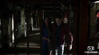 The Flash - Türkçe Dublaj Thawne Barryi Geçmişe Ürüyor