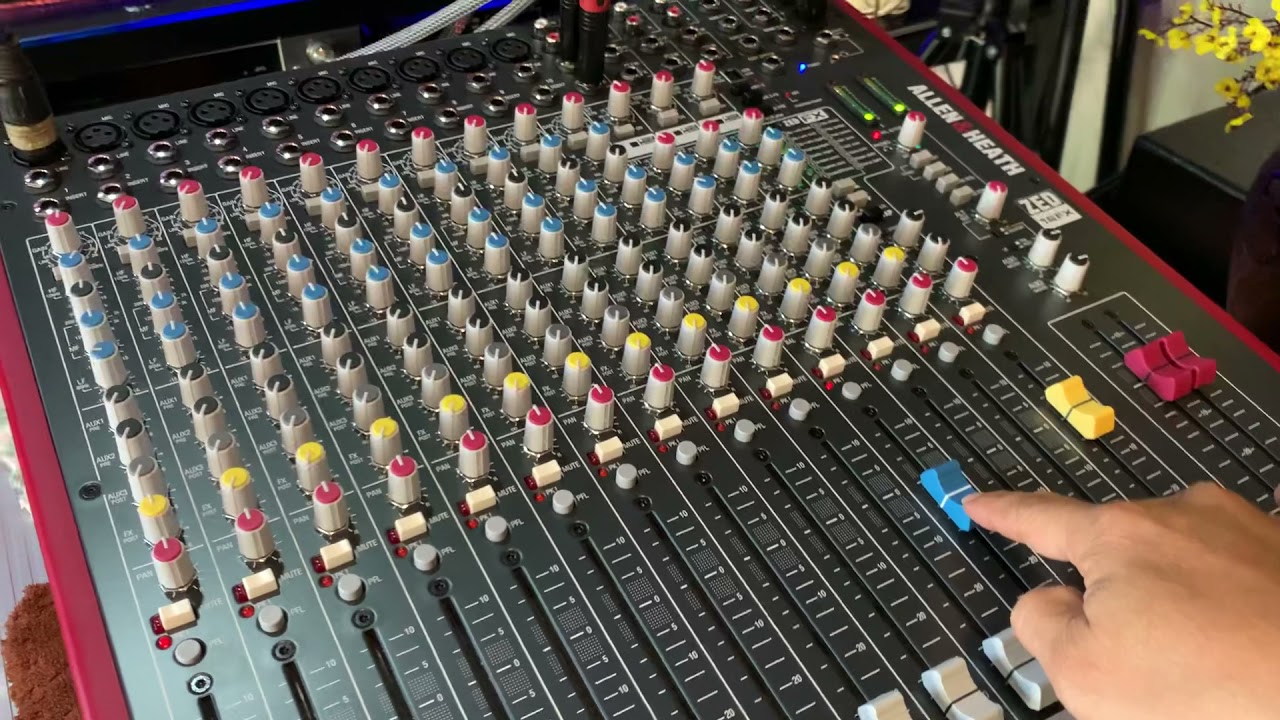 Allen & Heath Zed-16fx Sound effect - YouTube