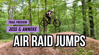 Jess & Anneke rip down Air Raid - Black jump trail!