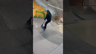 Fakie в рампе #самокат #скейтпарк #skatepark #трюкинасамокате #трюки #scooter #scooter #bmx