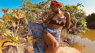 Luar Biasa 😱‼️Gadis Desa Afrika Mandi Telanjang Di Sungai