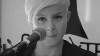 Miniatura de vídeo de "Robyn - Be Mine (Acoustic)"