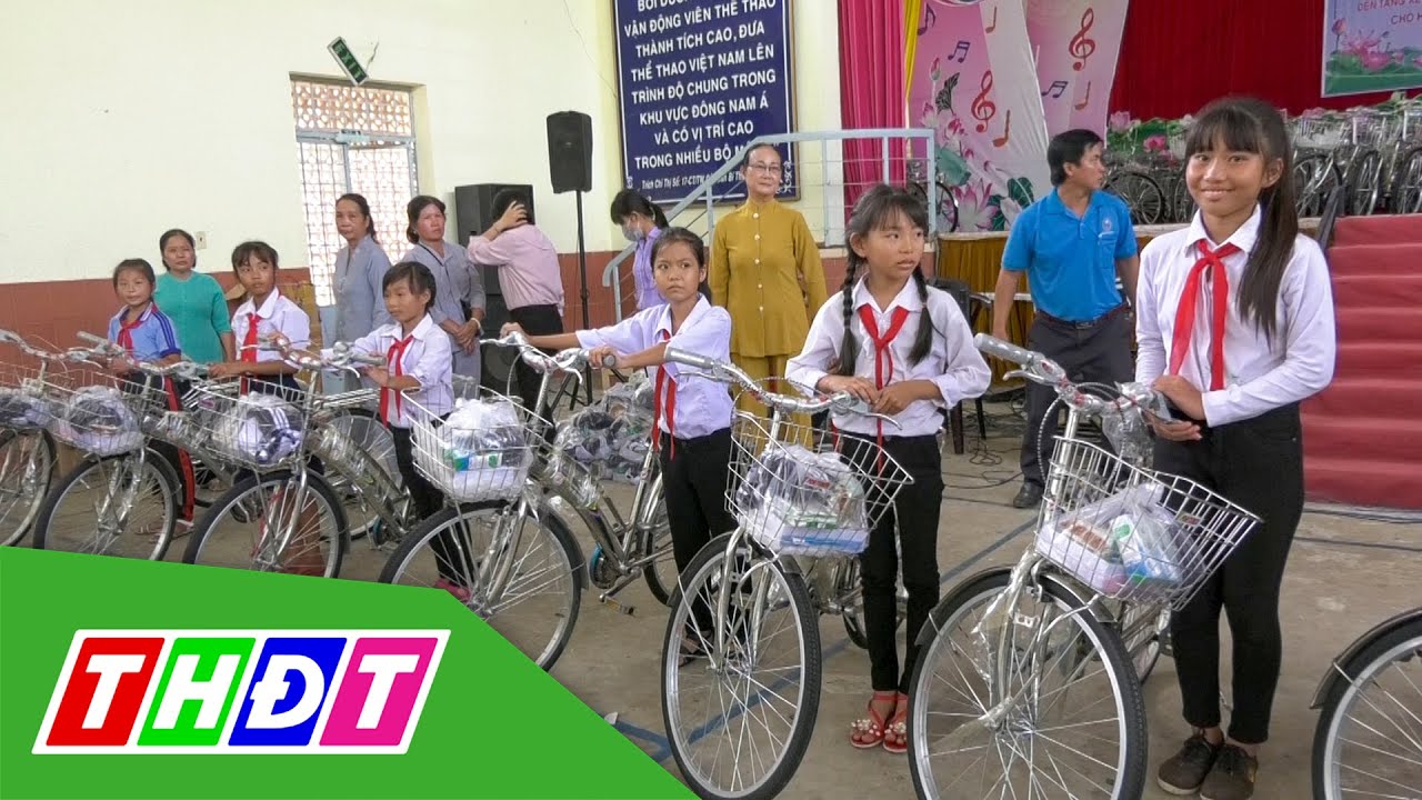 Tam Nông: Trao 100 chiếc xe đạp cho học sinh nghèo |... - youtube