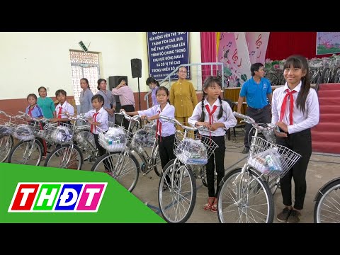Video Tam Nông: Trao 100 chiếc xe đạp cho học sinh nghèo |... - youtube