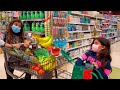 Деема учи Салли да купује здраву храну у продавници! | Прича упозорења за децу