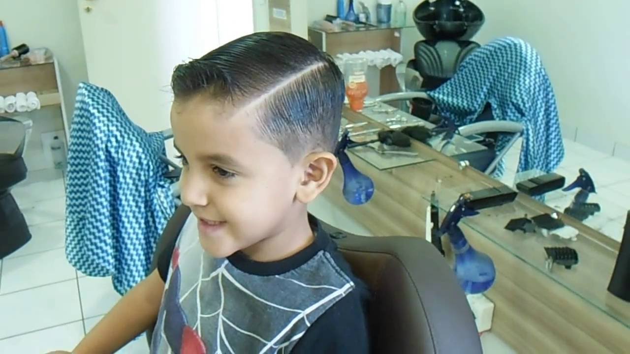 Rones Salão e Barbearia - Corte Degradê Infantil com Listra 