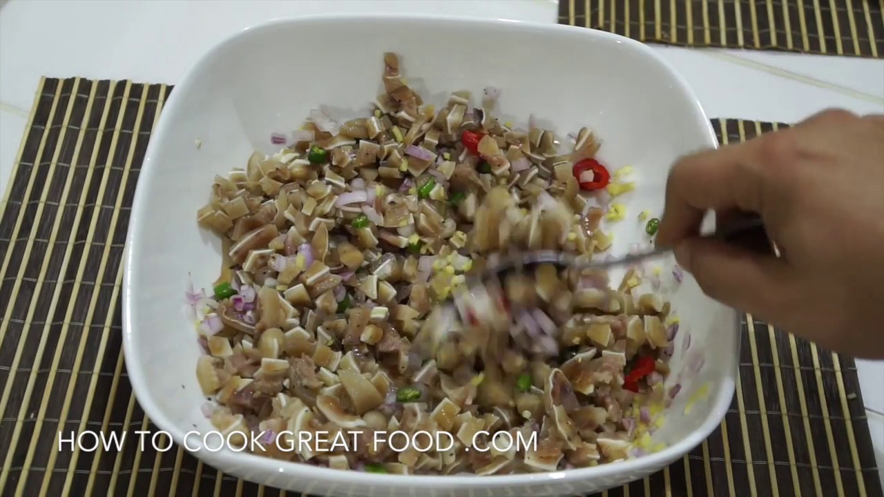 😨😳🐖 Strange Foods Around the World - Pigs Ear Salad entomophagy articles
