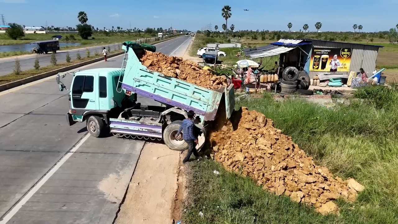 Starting A Project Delete Trash And Filling Dirt Complete 100% By 5 T Truck And Bulldozer Komatsu