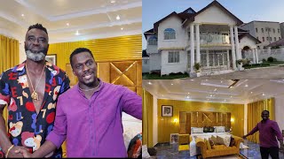Popular Phone Seller Larbi Drives Zionfelix To His Golden Mansion In Kumasi And It Looks Like Palace