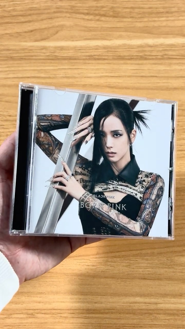 BLACKPINK ユニバーサル　ジス Blackpink - Born Pink (Jisoo Version) CD Unboxing - YouTube