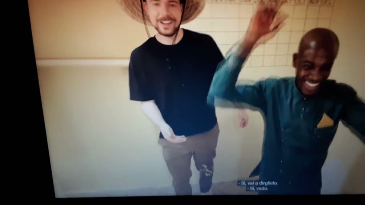 Reacto a Ho costruito 10 scuole in tutto il mondo di @MrBeast