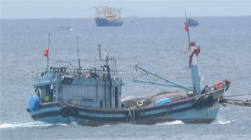 Cận cảnh ghe lưới rút phồ máy khủng tăng tốc ra khơi