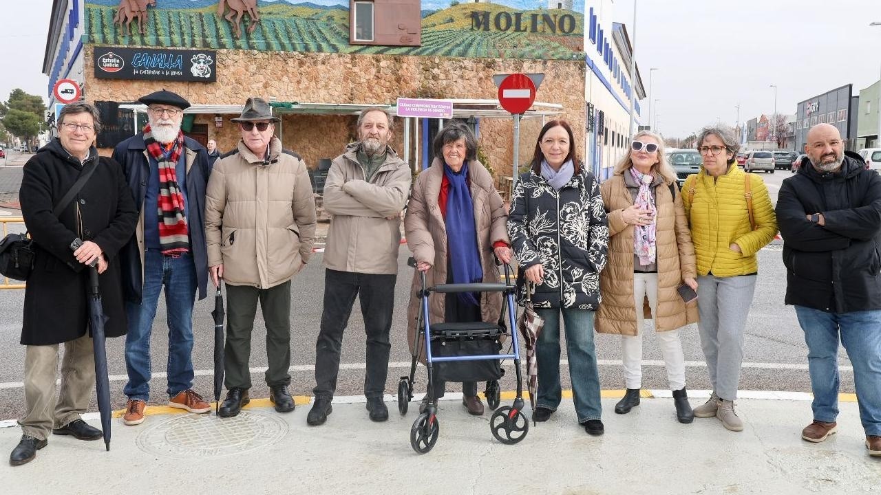 Ya está instalada la Veleta de Isidro Parra en la rotonda del cementerio