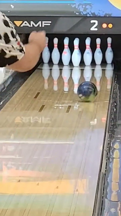 My ass claps when I walk... #bowling #bowlingball #funny