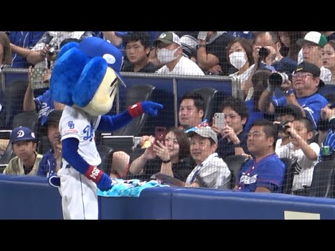 女の子を呼び寄せるドアラ→自分が呼ばれたと勘違いする近くのおっちゃん（笑） (2023/08/27)