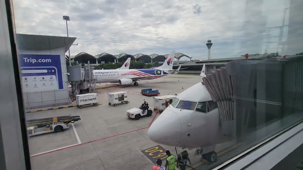 Malaysia Airlines Disembarkation Kuala Lumpur International Airport Domestic Terminal KLIA T1 KLIA1
