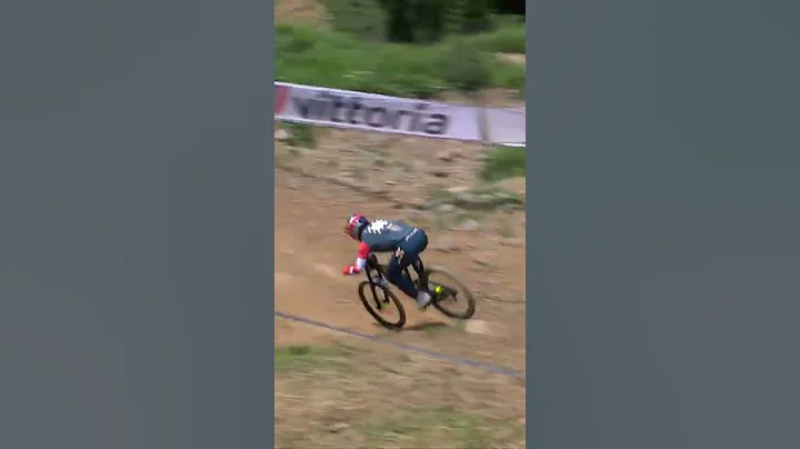 Finn Iles hammering down the track of Lenzerheide!