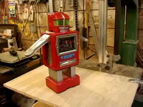 Yonezawa Space Explorer robot red non button top version. - YouTube