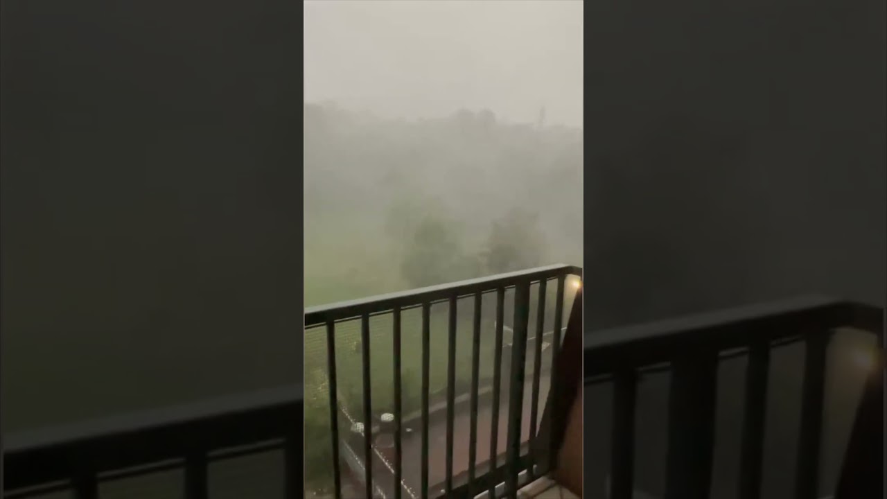 Apocalypse in Italy! A hailstorm the size of a basketball! All roads are closed!