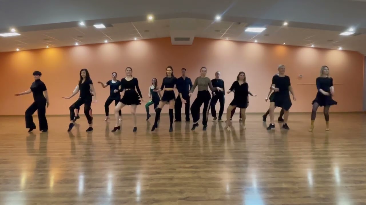 Rockin’ around the christmas tree - christmas jive choreo 