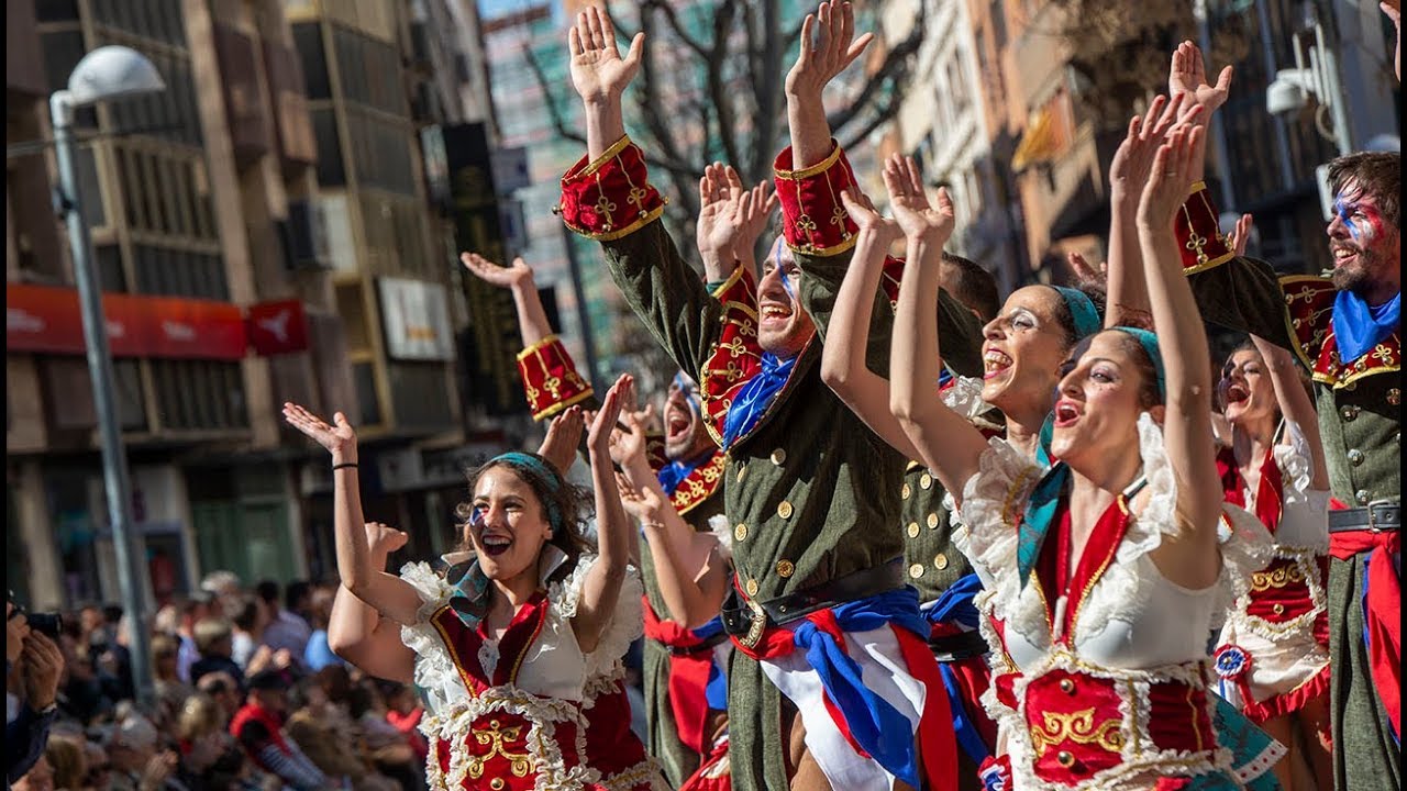 Desfile  domingo de Piñata en Cuidad Real