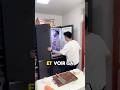 Je me cache dans un frigo cassé pour faire une blague à ma copine. 😜